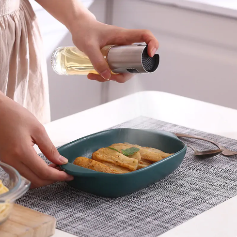 Kitchen Condiment Bottle